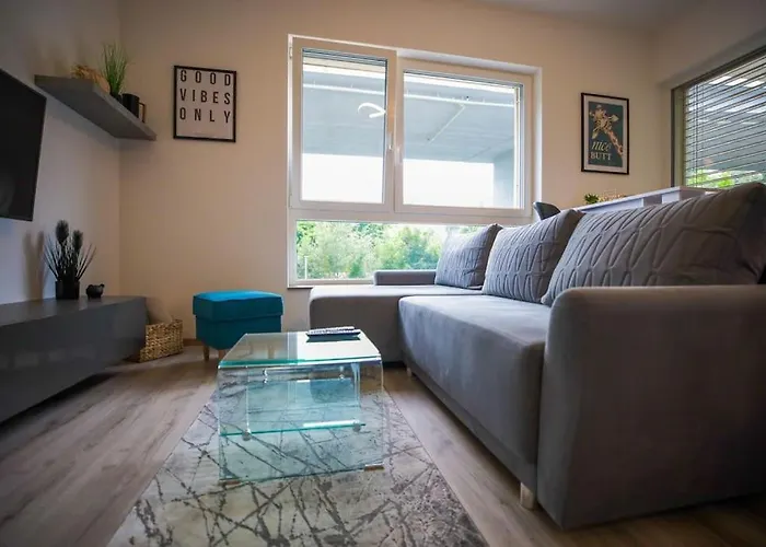 Aurora, * 班斯卡-比斯特里察